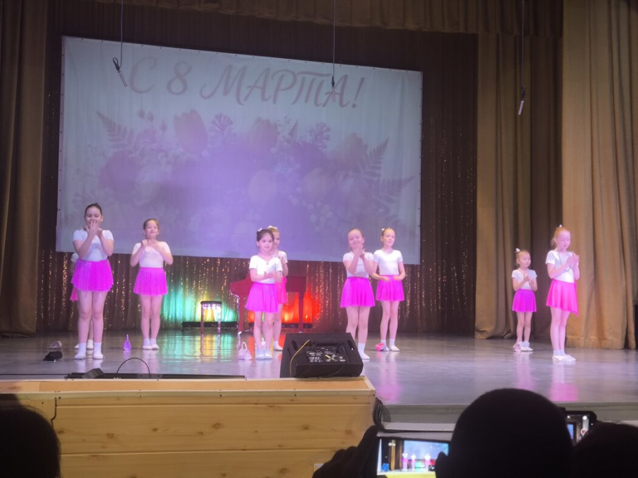 Концерт посвященный празднику 8 Марта